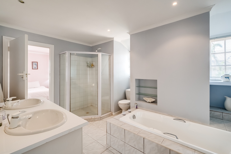 3 Bedroom Property for Sale in Flamingo Vlei Western Cape